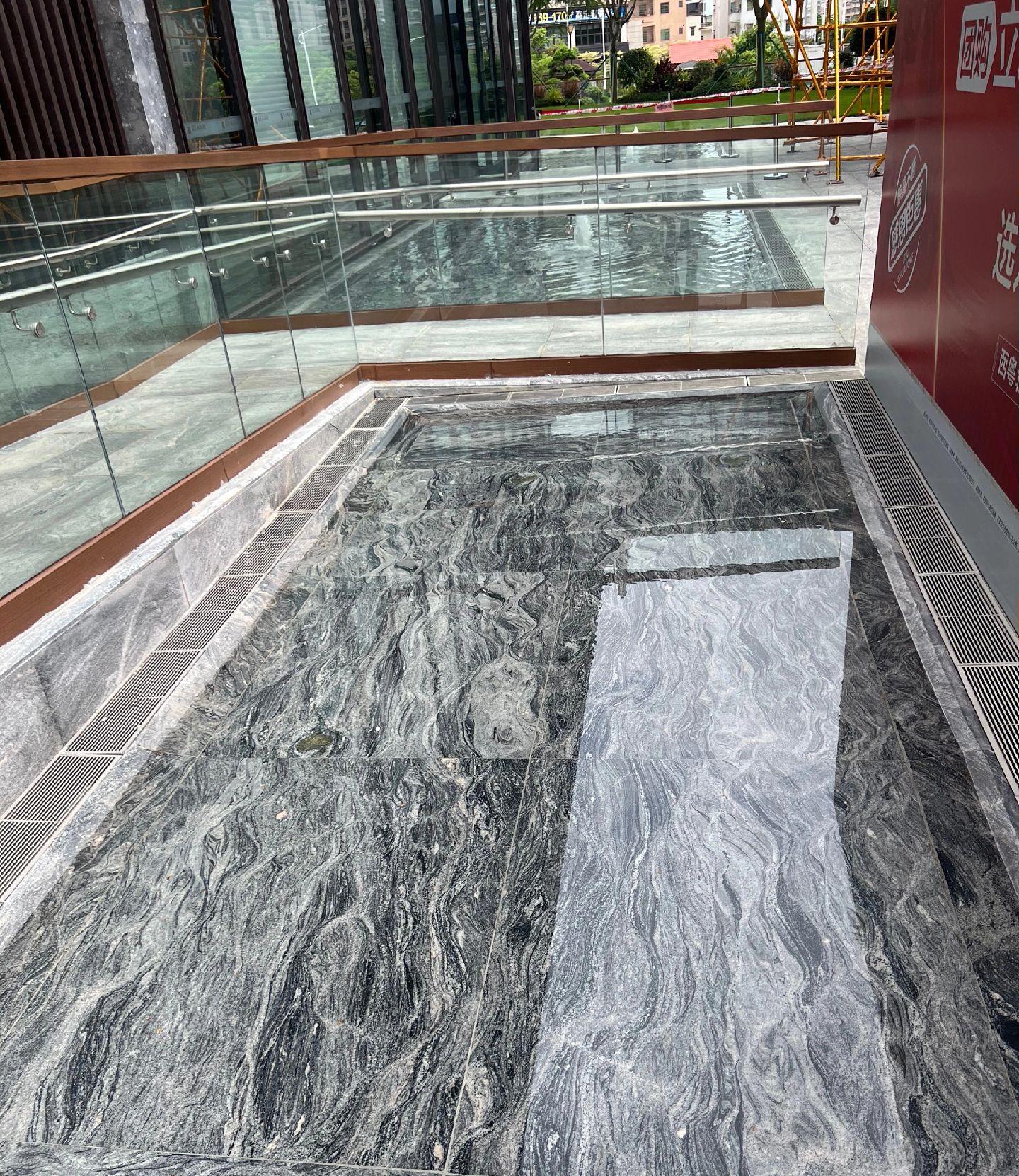 夜里雪花崗巖石材價(jià)格按平方米結(jié)算含基礎(chǔ)運(yùn)輸